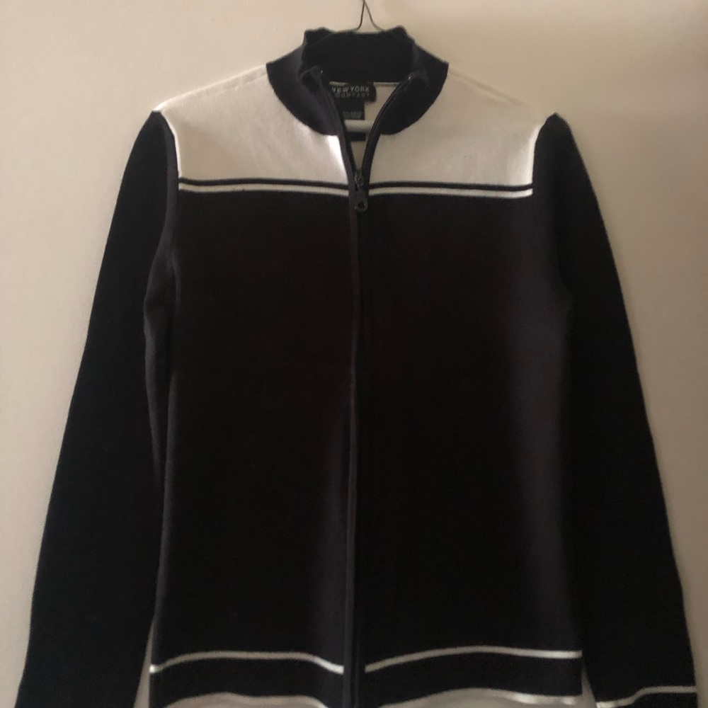 New York and Co. Women’s sweater black with white trim full zip front size Large